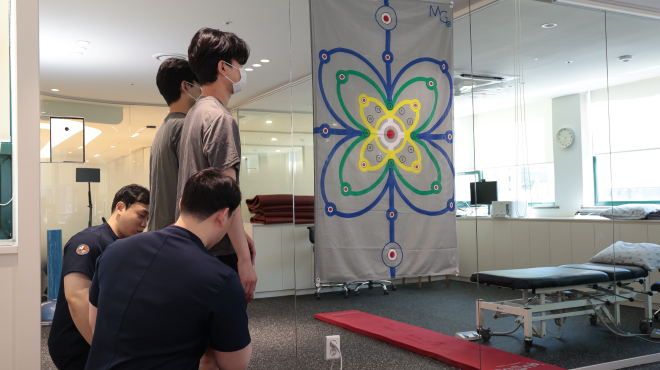 전정재활치료, 어떤 분들에게 필요할까요?