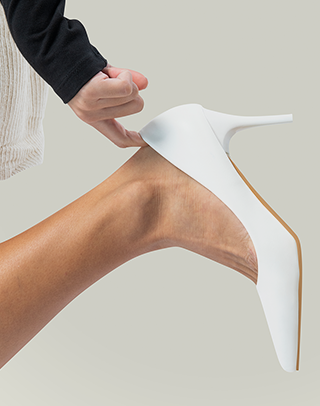 하이힐 및 꽉 끼는 신발 착용은 가급적 자제해 주세요.