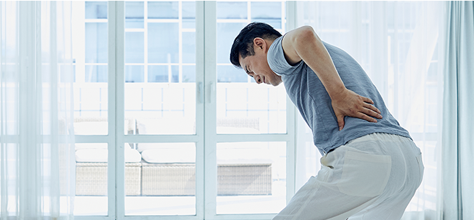 척추 뼈가 앞으로 밀리는 구조 변화